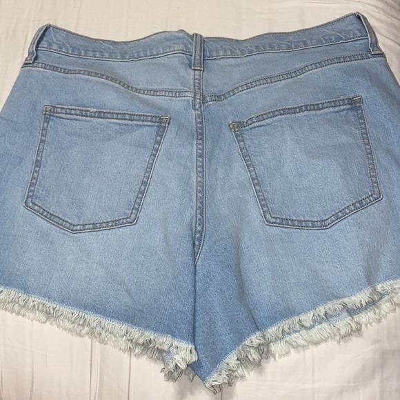 Size 12 high rise jean shorts - Picture 4 of 4